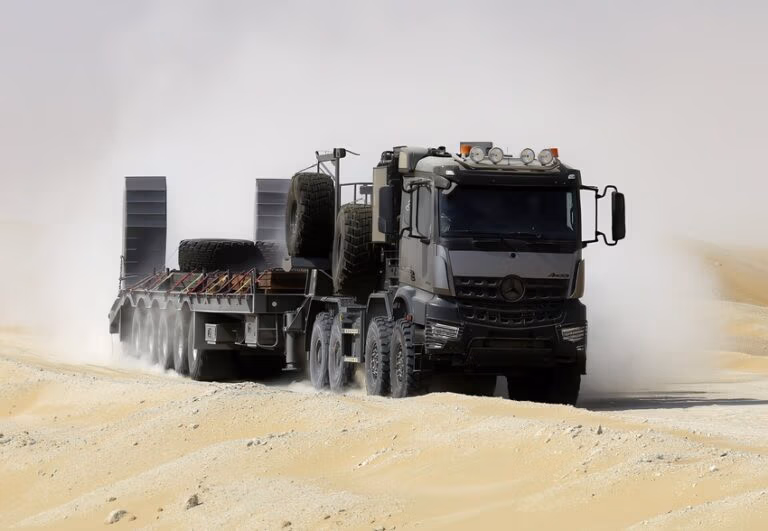 Mercedes-Benz Arocs und Zetros: Daimler Truck zeigt Defence-Lkw auf der World Defense Show 2026