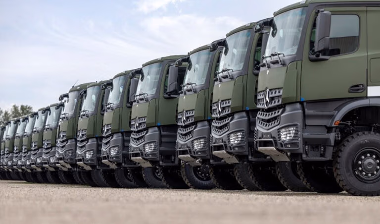Daimler Truck und Quantum Systems: Partnerschaft für vernetzte Defence-Fahrzeuge mit MOSAIC