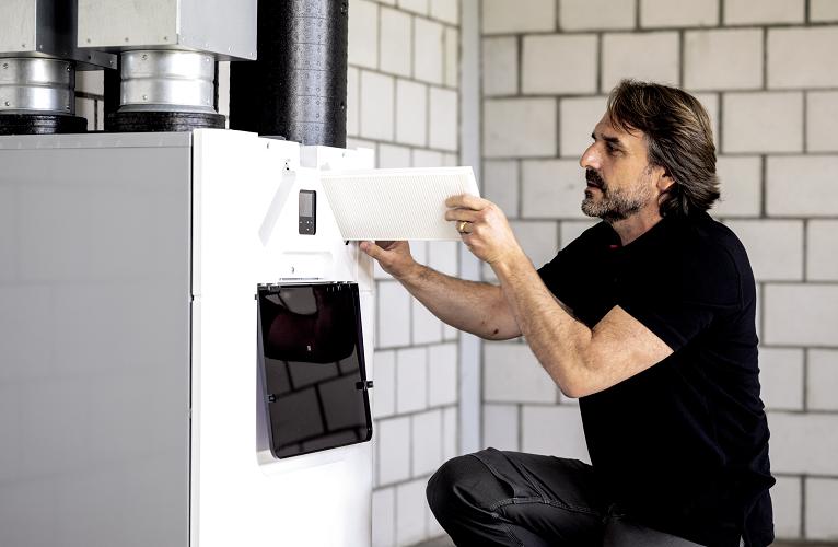 Dank der neuen Lösung reduziert sich der Verbrauch von Einweg-Plastikfiltern erheblich – das spart Ressourcen und schont die Umwelt.