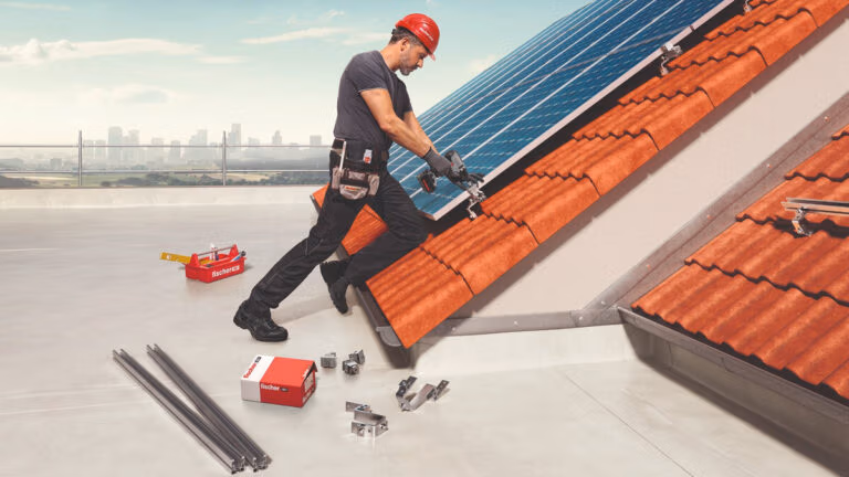 fischer Solarsysteme für PV-Dächer und Fassaden