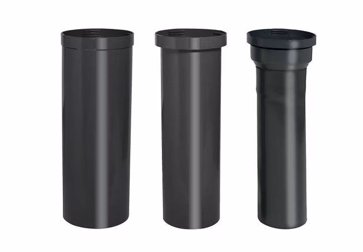 Mit den Systemrohren kann der Gründachlüfter Classic individuell angepasst werden. Diese sind mit und ohne Rückstauklappe erhältlich.
Foto: Fleck GmbH