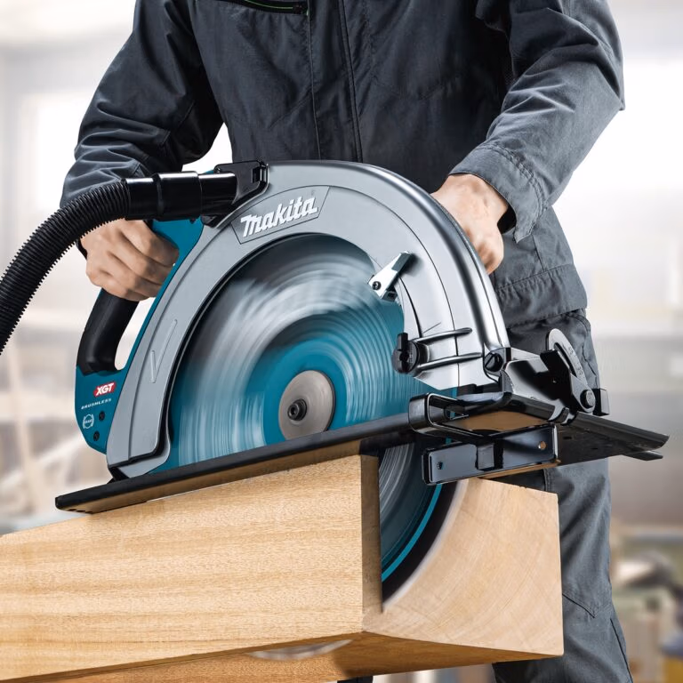Makita 40V max. Akku-Handkreissäge HS013G mit 415-mm-Sägeblatt