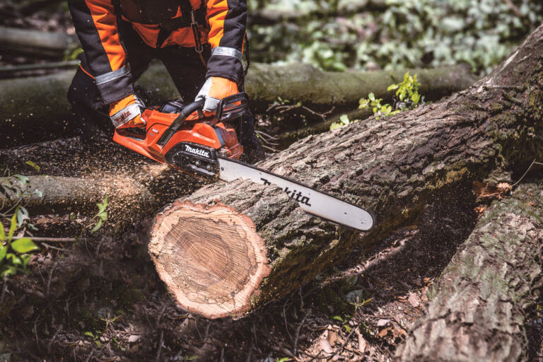 Makita Akku-Kettensäge UC030G in Signalfarbe Rot