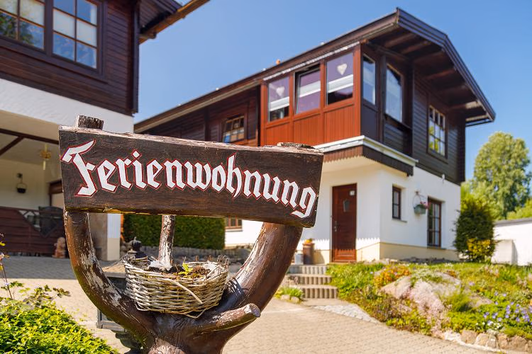 Im idyllischen Oberharz, nahe Wernigerode und dem sagenumwobenen Brocken, liegt die familiengeführte Ferienanlage „Zum Wildbach“.