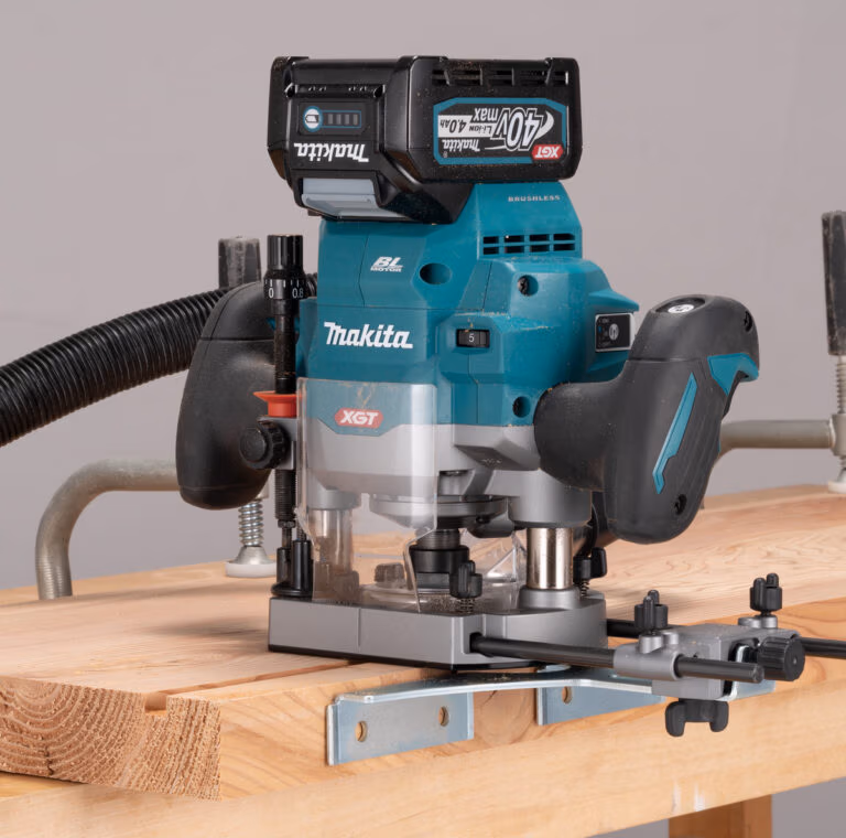 Makita RP001G: Akku-Oberfräse XGT 40V max.