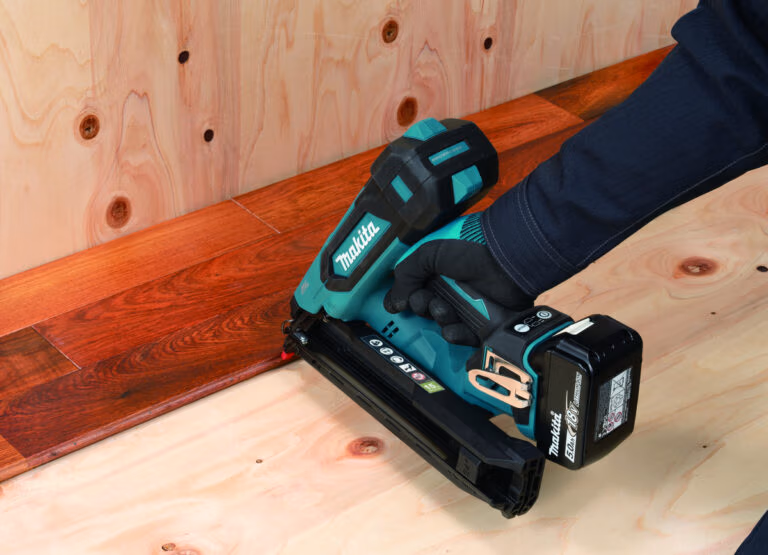 Makita DBN640, DBN620 und DBN400: Neue 18V-Akku-Nagler mit Luftfedermechanismus