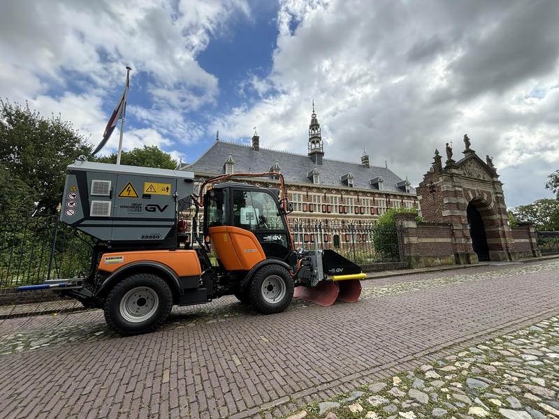 Der Applikator leitet elektrischen Strom über Blätter und Stängel bis in die Wurzel der Pflanze und sorgt für eine nachhaltige Unkrautbekämpfung.
Bildrechte: © Kärcher