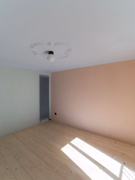 „Wir suchten einen Design-Heizkörper nach Maß, der sich in die vorhandene Architektur einfügt“, so Mira Heiser, verantwortliche Architektin des Architekturbüros Studio MHA in Zürich. „Die Element- Bauweise und das klassische Design des Zehnder Charleston haben uns überzeugt. Die Vielzahl an Baugrößen hat die Planung deutlich erleichtert.“ Bildquelle: ©STUDIO MHA