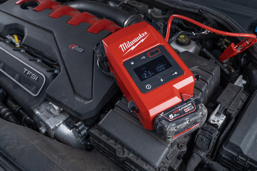 Mit der M18 Akku-Starthilfe M18 JS2000 ergänzt Milwaukee sein M18-System um eine Lösung für schnelle Fahrzeugstarts bei entladener Batterie.