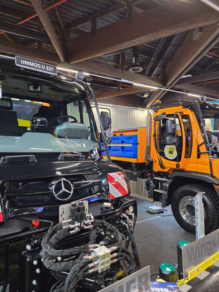Unimog U 327 auf der GaLaBau 2024. Das Archivbild veranschaulicht das Zusammenspiel von Grundfahrzeug und spezialisiertem Aufbau. Foto: Verlag Bruchmann