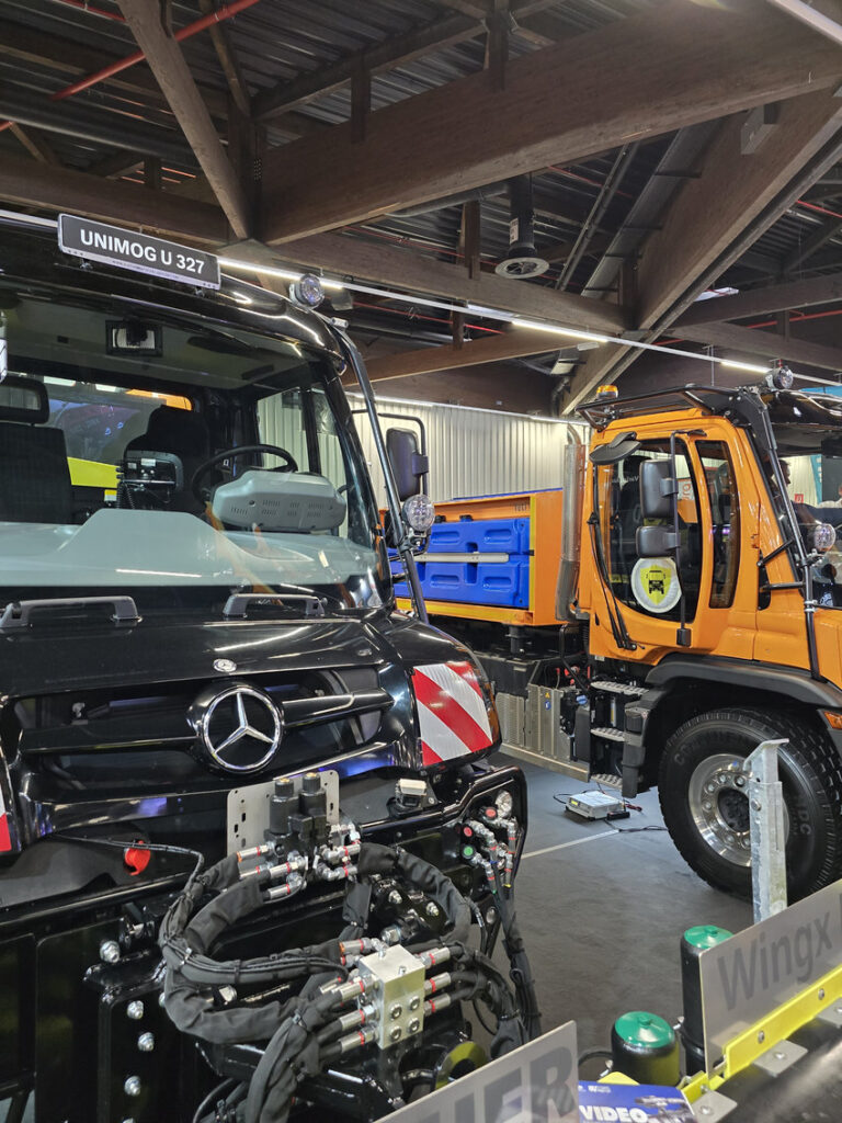 Unimog U 327 auf der GaLaBau 2024. Das Archivbild veranschaulicht das Zusammenspiel von Grundfahrzeug und spezialisiertem Aufbau. Foto: Verlag Bruchmann
