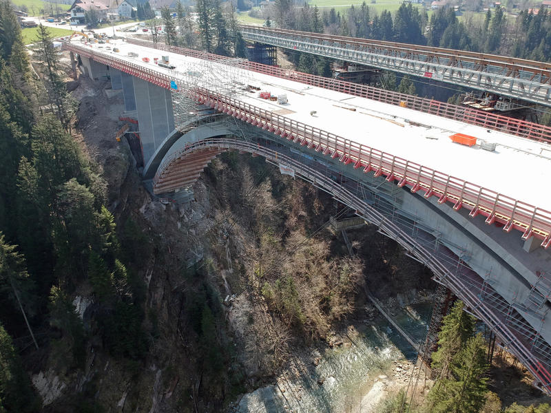 „Grand Canyon“ Bayerns: Bereits seit 1929 überspannt die Echelsbacher Brücke die tiefe Ammerschlucht in bis zu 80 m Höhe über dem Talgrund. © fischer