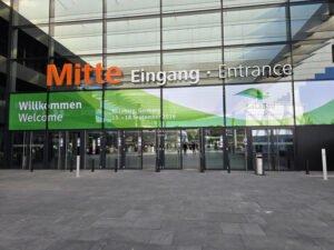Eingang Mitte des Messezentrums Nürnberg während der GaLaBau 2026