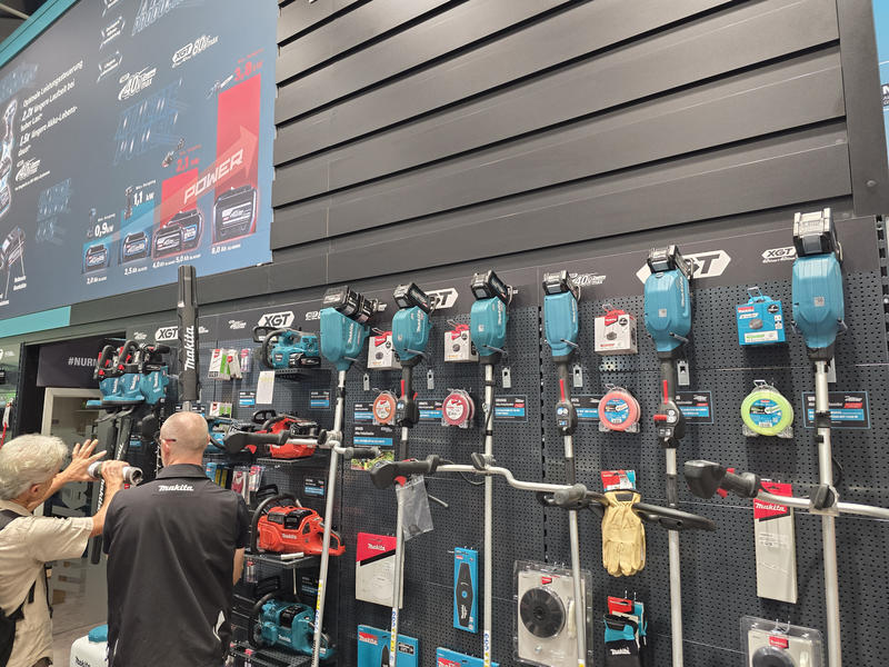 Makita-XGT-Akkugeräte am Messestand in Nürnberg.