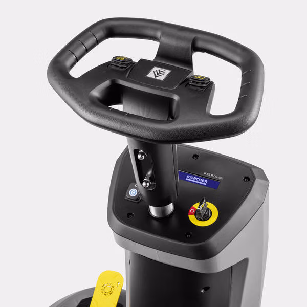 Details der Kärcher B 85 R Classic: Walzenbürstenkopf R65, übersichtlich angeordnete Bedienelemente und optionales Reinigungsmittel-Dosiersystem DOSE.