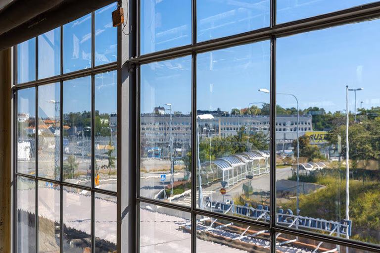 FINEO zeigt Vakuumglas für historische Fenster auf der denkmal 2026
