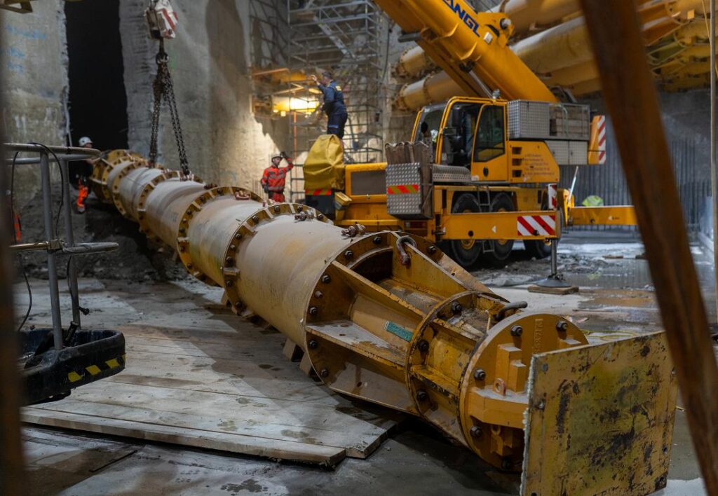 Durch Öffnungen konnten die Hydrauliksteifen eingelassen und innerhalb einer Stunde montiert werden.
Foto: Vp GmbH - Groundforce

