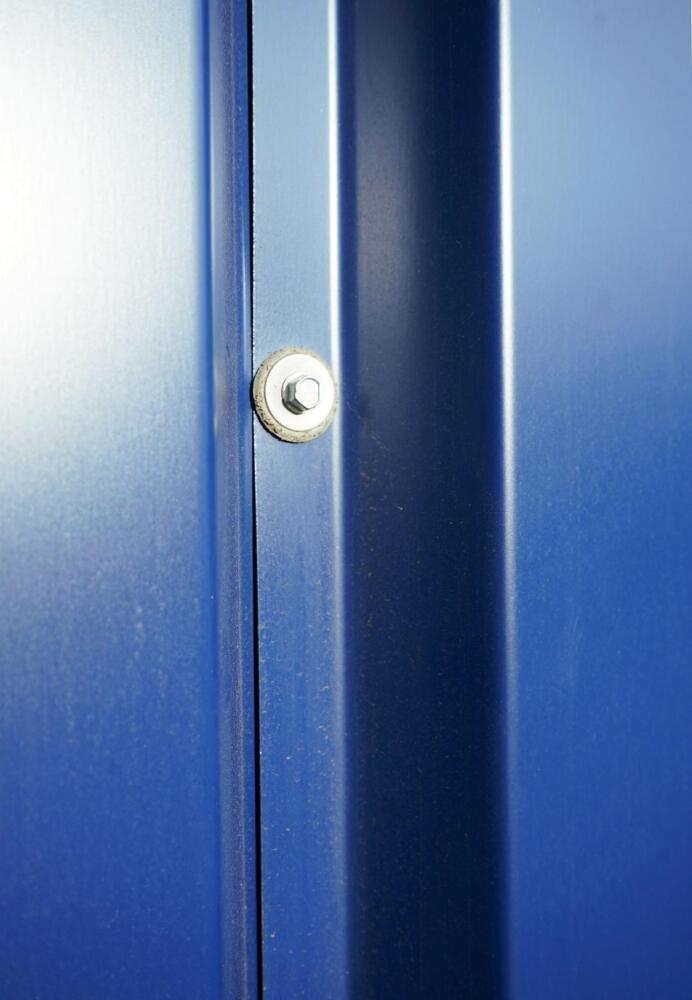 Sowohl der Auszugs- als auch der Durchknöpfwert sind für die Auswahl geeigneter Schrauben im Metallleichtbau gleichermaßen entscheidend.
Bildquelle: SFS
