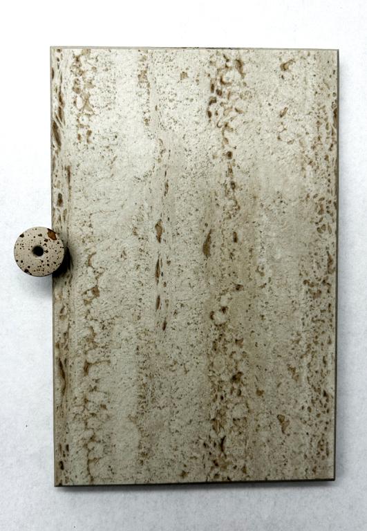 Innovative Lösungen für anspruchsvolle Fassadengestaltungen: Mehrfarbige oder gesprenkelte Lackierungen eignen sich ideal für komplexe Designs wie Patina-, Steindekore oder Cortenstahl-Optik. 
 
Bildquelle: SFS
