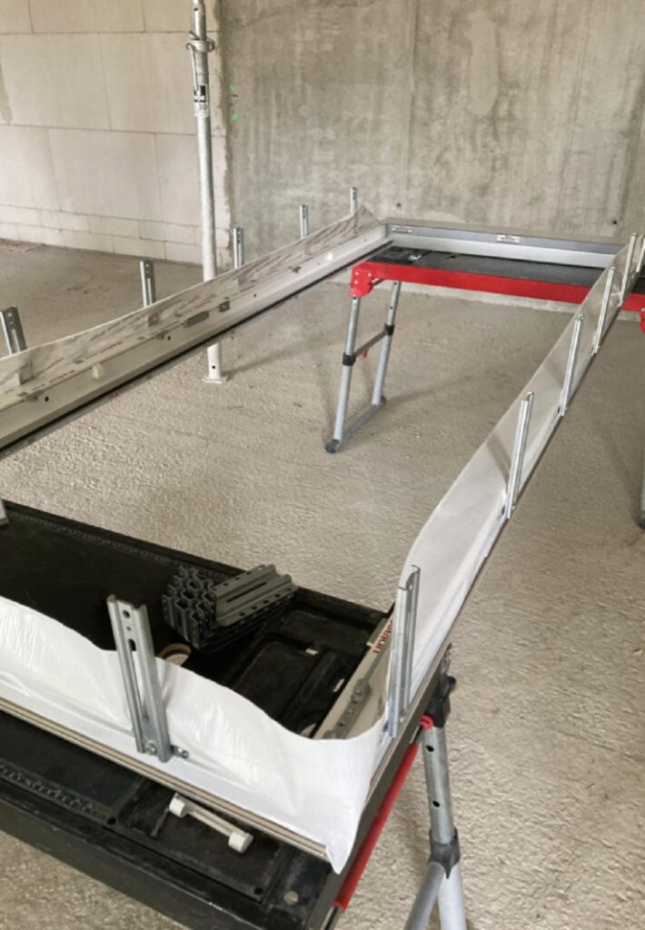 Das speziell auf große Lastabtragungen zugeschnittene JB-D System erfüllte die anspruchsvollen Schallschutzvorgaben und sorgte mit seiner effizienten Montage und der Möglichkeit zur flexiblen 3D-Justierung für Vorteile.
Bildquelle: Fenstertechnik brand