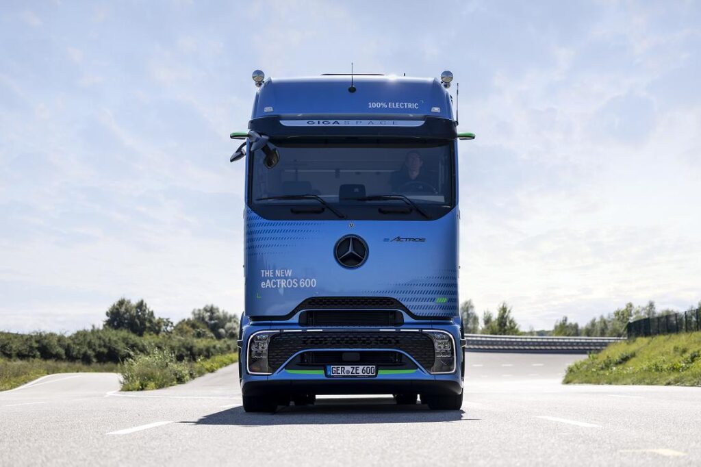 Der batterie-elektrische Mercedes-Benz eActros 600 Fernverkehrs-Lkw ist das IAA Transportation 2024 Highlight von Daimler Truck.
Copyright
© Daimler Truck AG