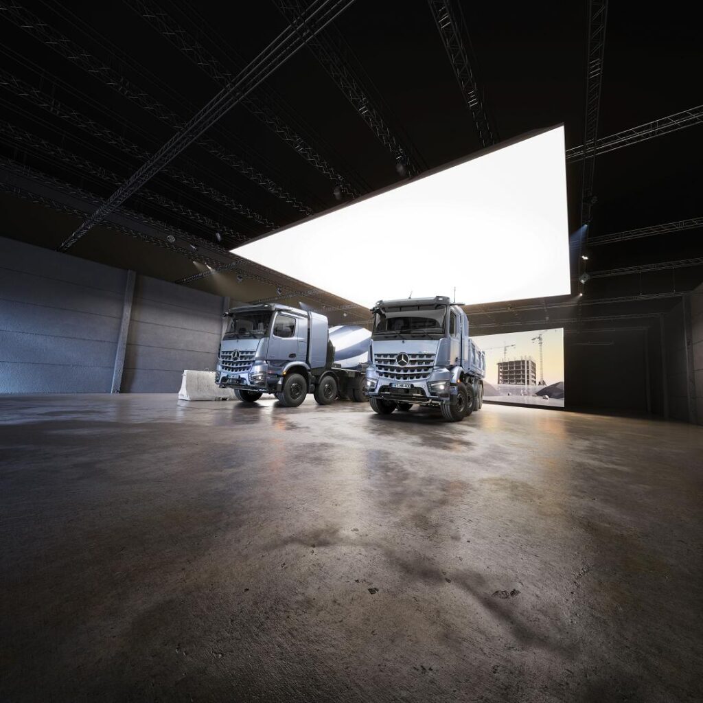 Robust, kraftvoll – und nun auch vollelektrisch: Mercedes-Benz Trucks präsentiert auf der bauma 2025 den neuen eArocs 400/Robust, powerful – and now also all-electric: Mercedes-Benz Trucks presents the new eArocs 400 at bauma 2025 
