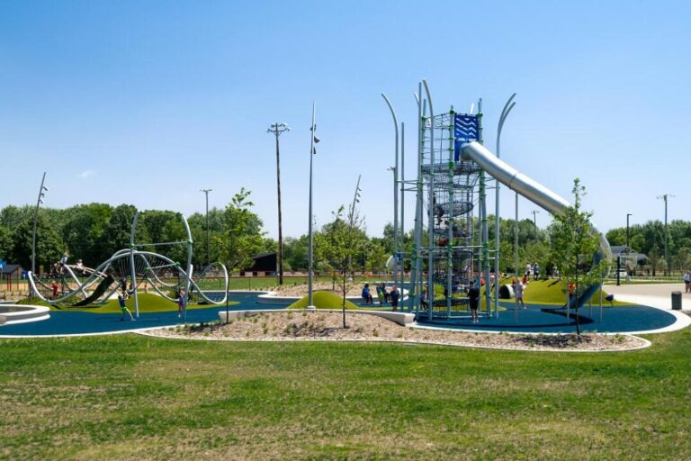 Barrierefreier Gedenkspielplatz im Aspen Seemann Memorial Park