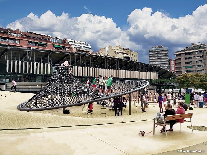 Die Berliner Seilfabrik freut sich, im Rahmen des Projekts des Monats das neueste Highlight vorzustellen: den Spielplatz am Plaza del Canòdrom in Barcelona. Mit der innovativen Berliner Masche setzt das Unternehmen neue Maßstäbe in der Spielplatzgestaltung.