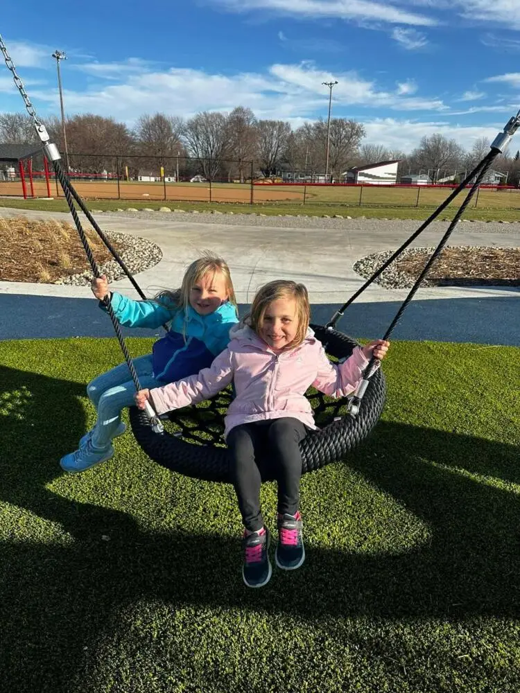Barrierefreier Gedenkspielplatz im Aspen Seemann Memorial Park – Ein Ort des Erinnerns und der Freude
