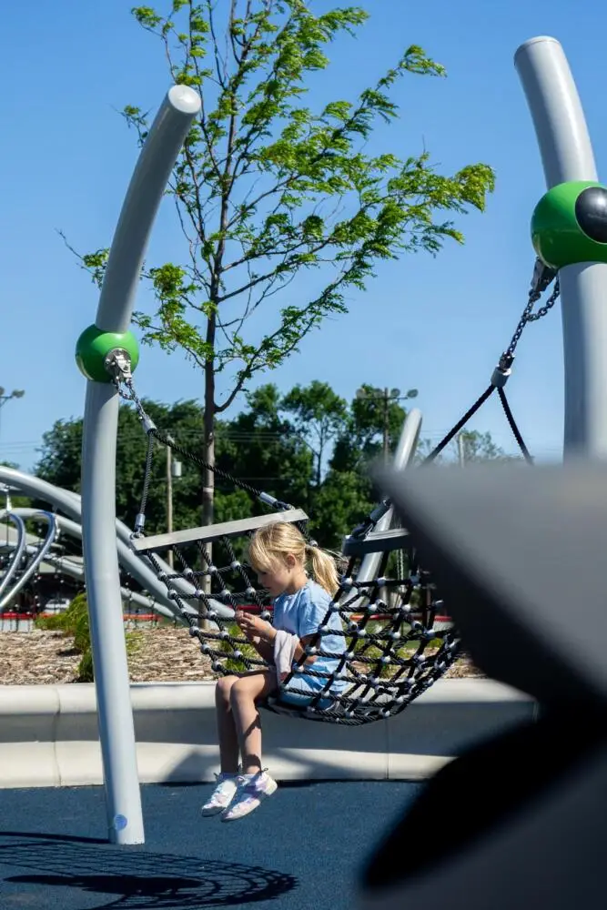 Barrierefreier Gedenkspielplatz im Aspen Seemann Memorial Park – Ein Ort des Erinnerns und der Freude