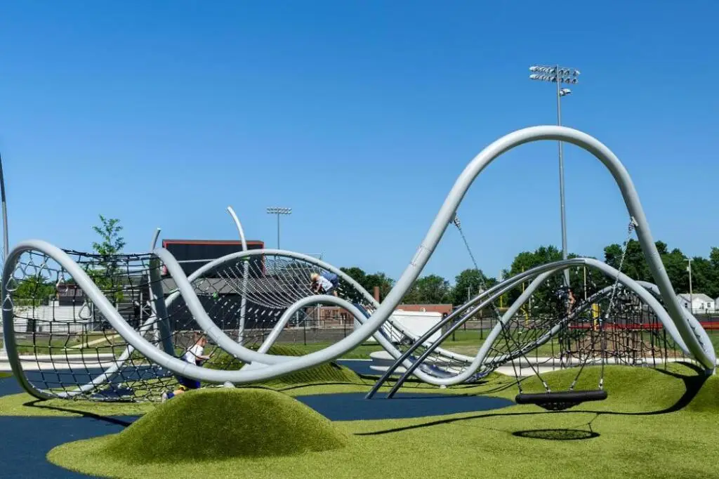 barrierefreier Spielplatz, Gedenkpark und Berliner Seilfabrik