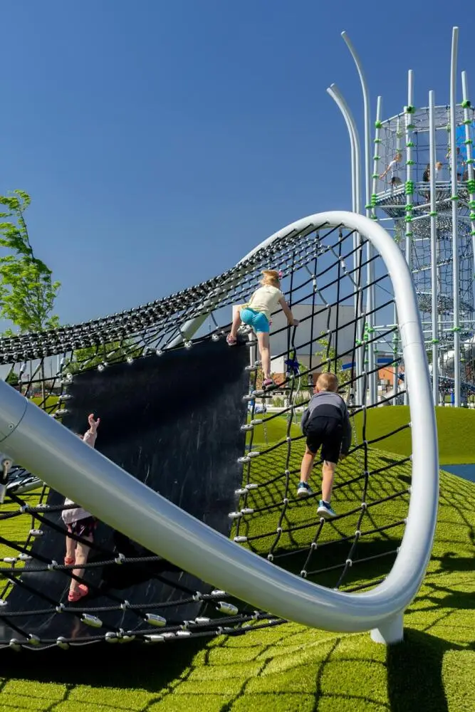 barrierefreier Spielplatz, Gedenkpark und Berliner Seilfabrik