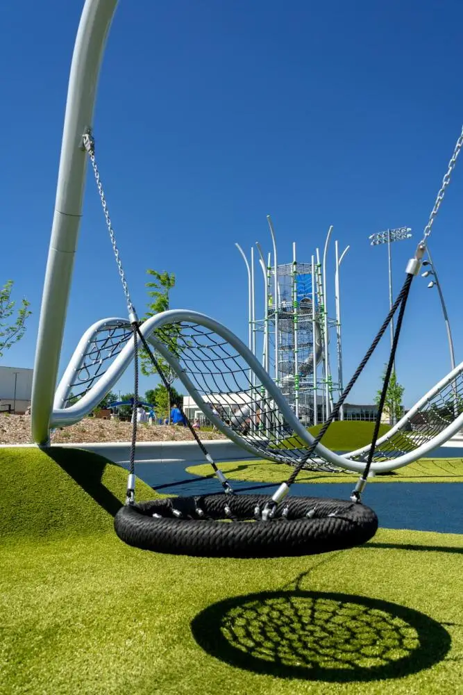 barrierefreier Spielplatz, Gedenkpark und Berliner Seilfabrik