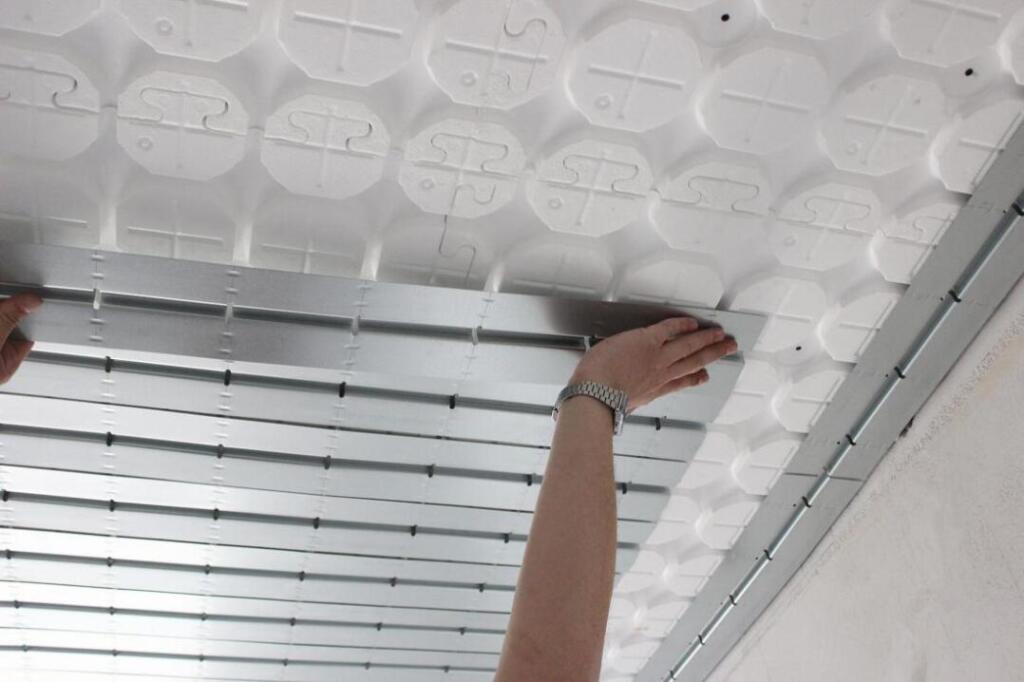 Auch als klassisches Trockenbausystem ist die Montage problemlos möglich. Dieses System punktet zusätzlich durch die integrierte Wärmedämmung.