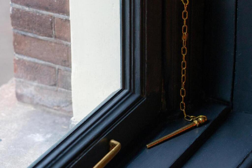 FINEO by AGC auf der BAU 2025:

Nachhaltige, kreislauffähige Vakuumisoliergläser sind ein Baustein für die Zukunft der Architektur
