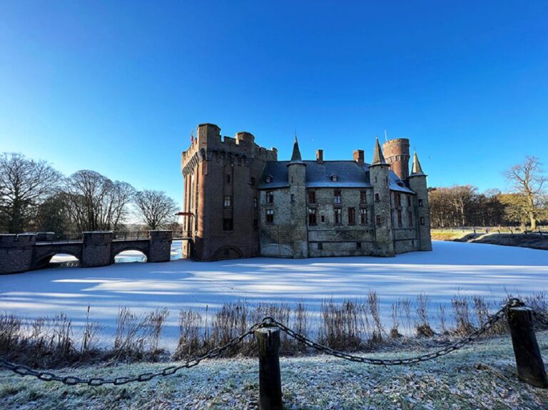 FINEO Vakuumisolierglas für Schloss Wynendaele