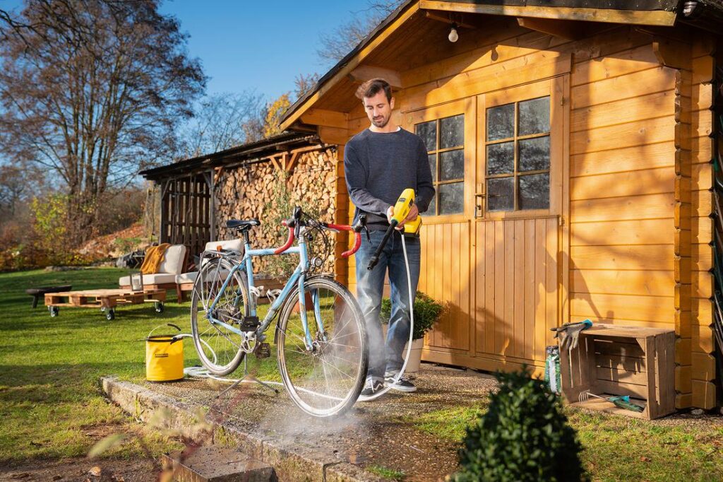 Auf Gartengrundstücken oder Campingplätzen sind alternative Wasserquellen oft die einzigen Möglichkeiten, um Mittel- oder Hochdruckreiniger verwenden zu können.