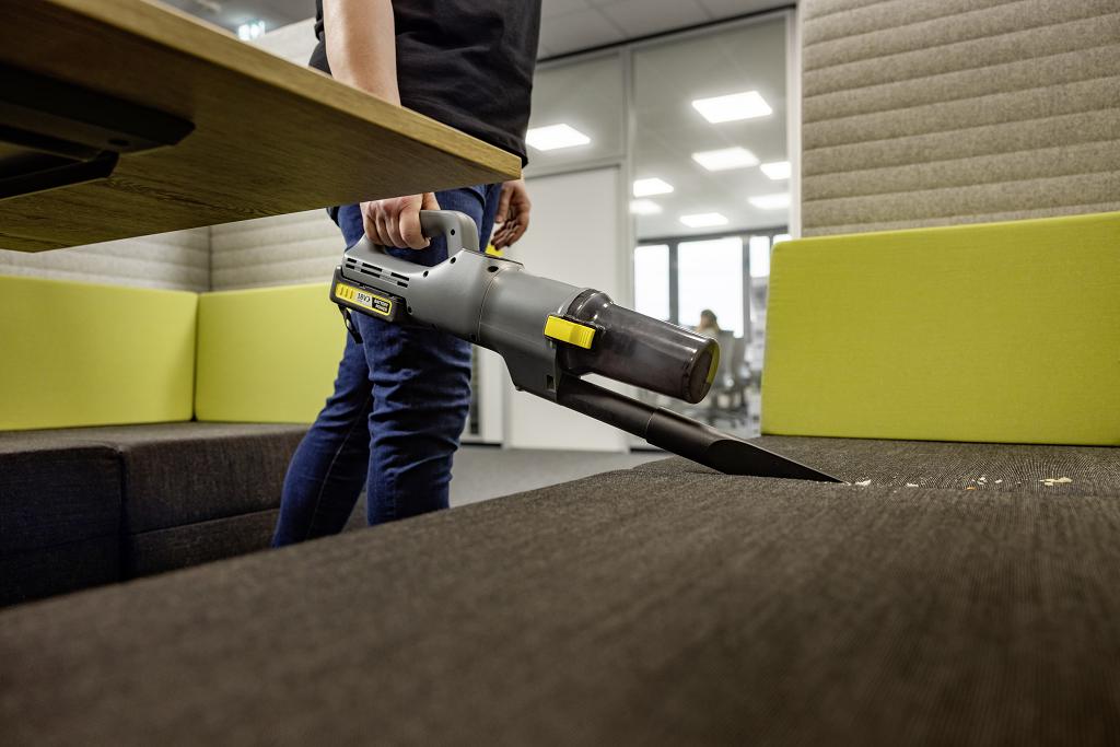 Ohne Saugrohr und mit Fugendüse können Anwender auch schlecht 
zugängliche Stellen mühelos von Schmutz befreien.