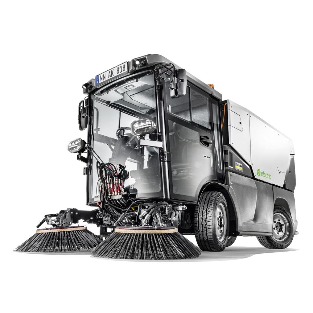 Kärcher Municipal zeigt auf der Messe demopark 2025 sein Produktportfolio an kommunalen Kehrmaschinen und Geräteträgern. Dazu gehört auch das neueste Modell, die Elektro-Kehrmaschine MC 250 e!ectric.