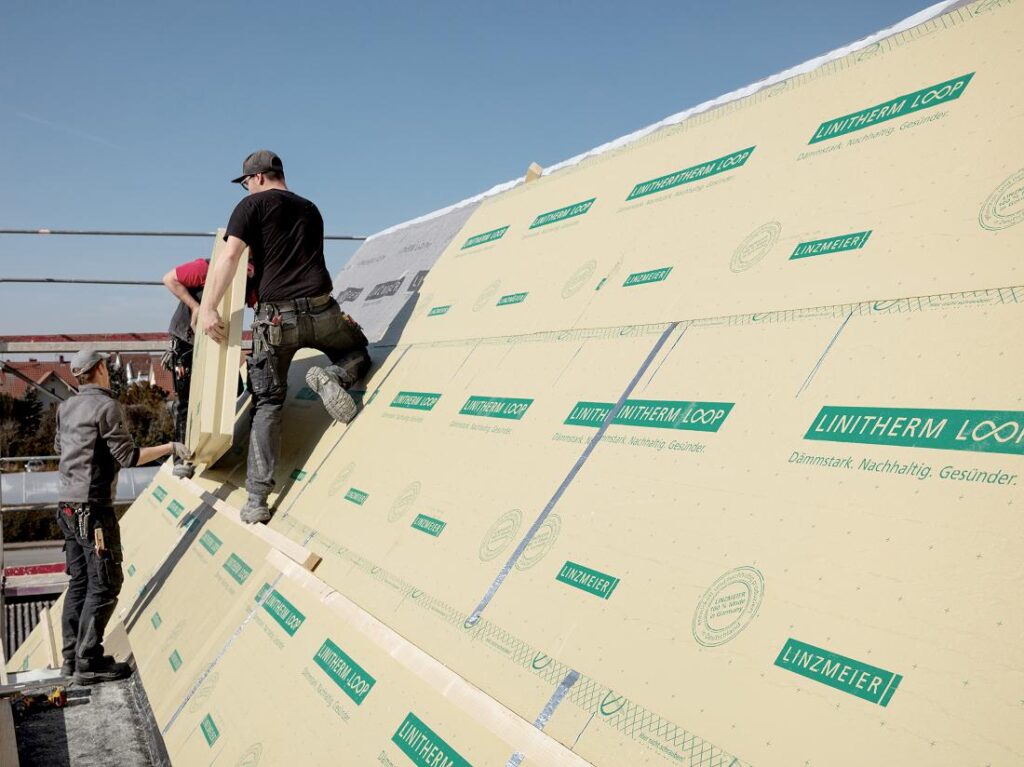 Verlegung der LINITHERM LOOP PAL N+F Dämmplatten, Foto Linzmeier/UlrichStudios