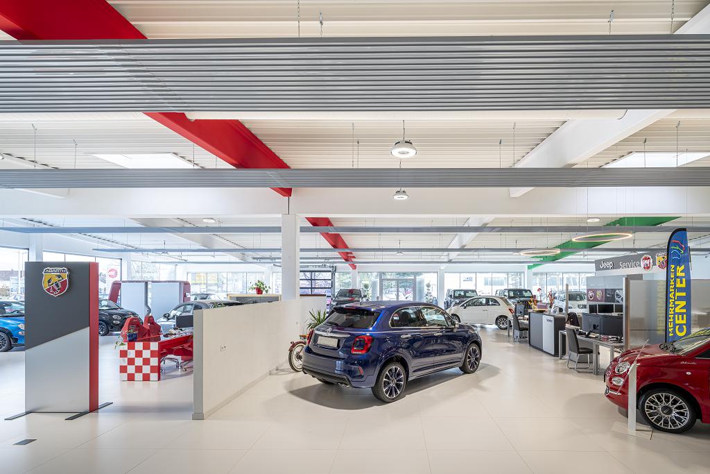 Autoland Pocking nach der Sanierung mit Zehnder ZFP Deckenstrahlplatten