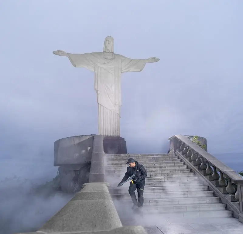 Im Rahmen seines Kultursponsorings hat das Familienunternehmen Kärcher 
das Podest und die Besucherplattform der Christusstatue samt 
Treppenaufgängen kostenlos gereinigt.