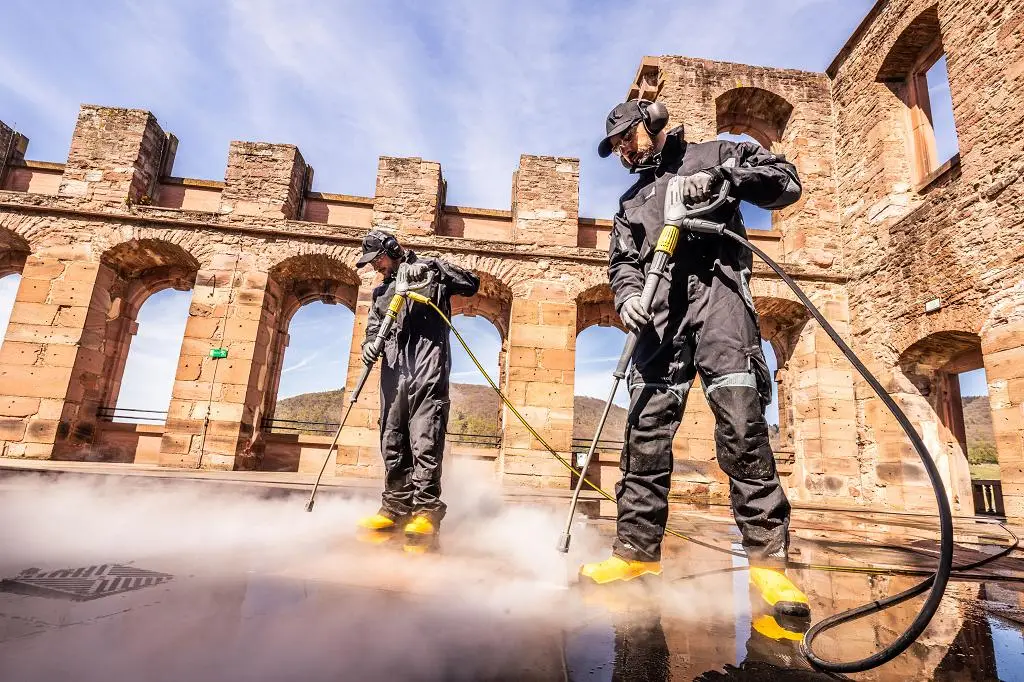 Im April hat Kärcher die Böden im Schloss Heidelberg gereinigt.