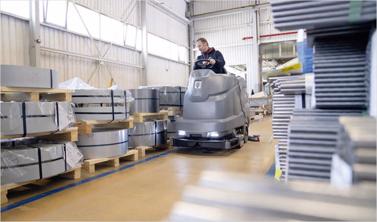Kärcher präsentiert neue Aufsitz-Scheuersaugmaschine B 220 R