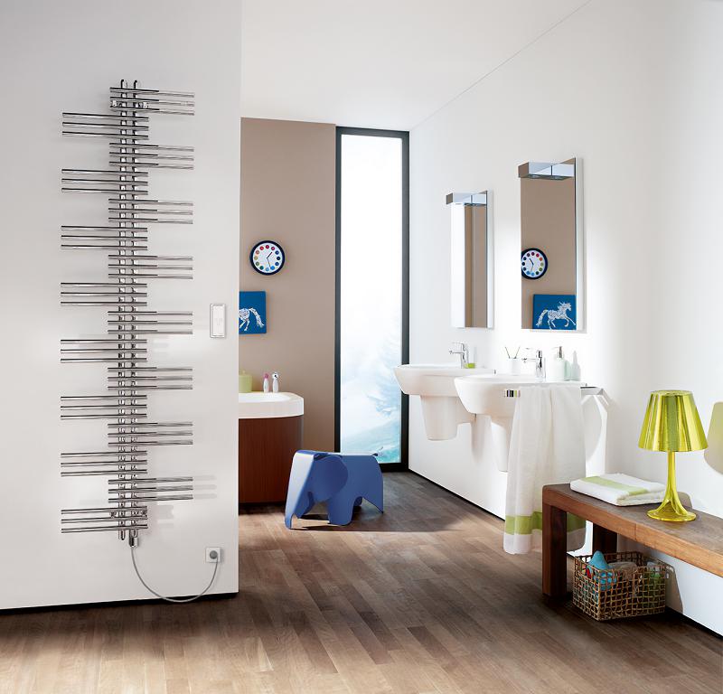 Zehnder Ribbon mit dem Heizstab IHD: Dieser macht die Technik am Heizkörper nahezu unsichtbar, hilft den Energieverbrauch beim Heizen gezielt zu reduzieren und erfüllt höchste Ansprüche an die farbliche Ästhetik im Badezimmer. Bilder: Zehnder