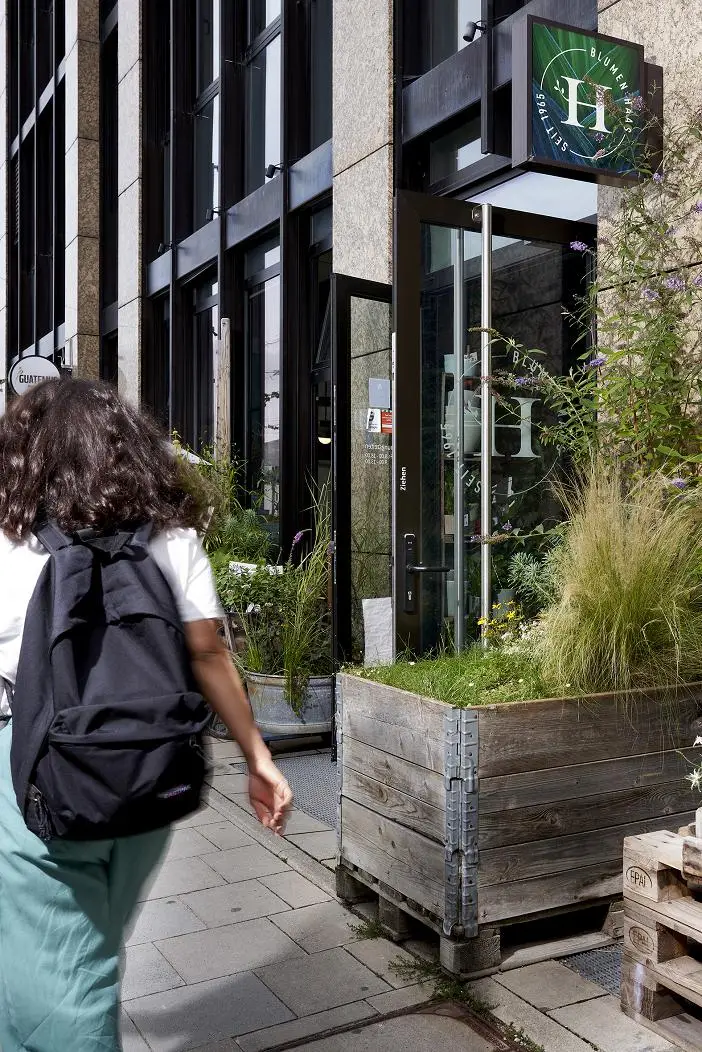 Mit den Salto Zutrittslösungen lassen sich Filialen übersichtlich und intuitiv verwalten, Prozesse vereinheitlichen und Transparenz über sämtliche Zutrittsereignisse herstellen. Bildquelle: Salto