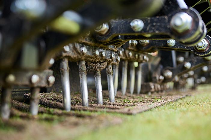 Der Arbeitsbereich von 10 bis 40 cm war bisher die Domäne von Wiedenmann, um dort Verdichtungen aufzubrechen und Wasser besser abzuleiten. Für den darüber liegenden Bereich geht mit dem Terra Core 8 nun ein neuer Aerifizierer an den Start (Foto: Wiedenmann / Jannik Hammes).
